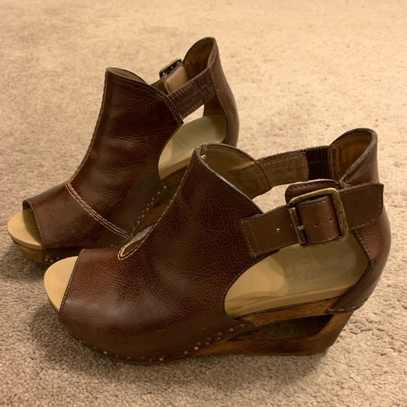 dansko sable wedge